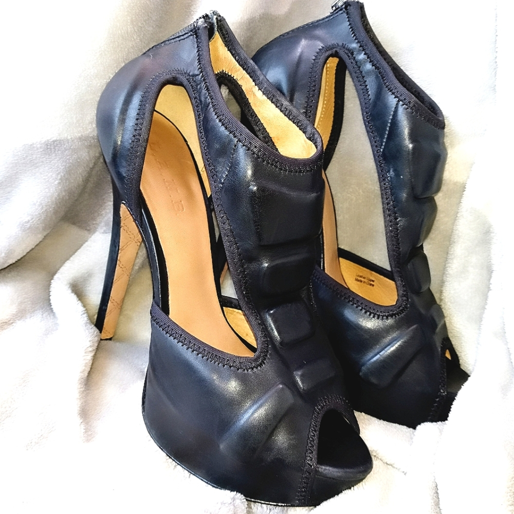 L.A.M.B. leather heels NWOT gorgeous!!